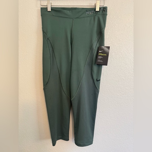 Nike Pants - NWT Nike Pro Hypercool crop leggings